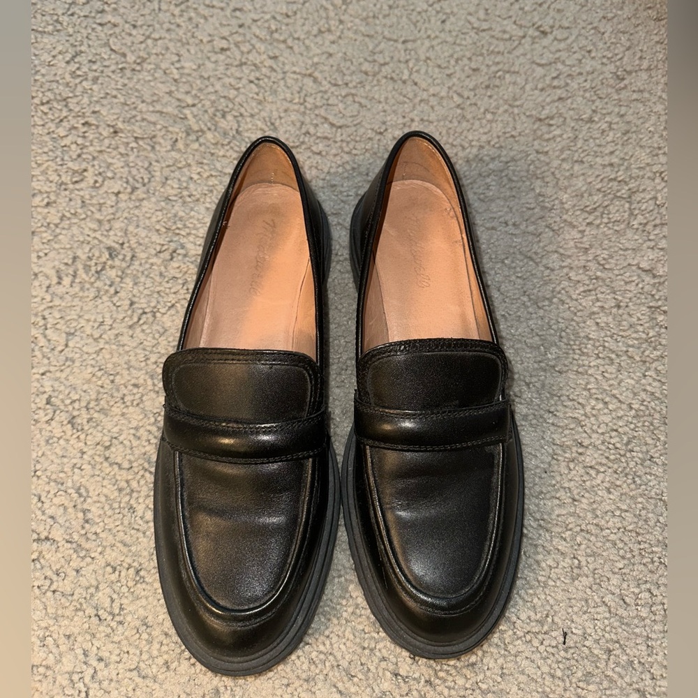 The Bradley Lugsole Loafer in Leather NWOT